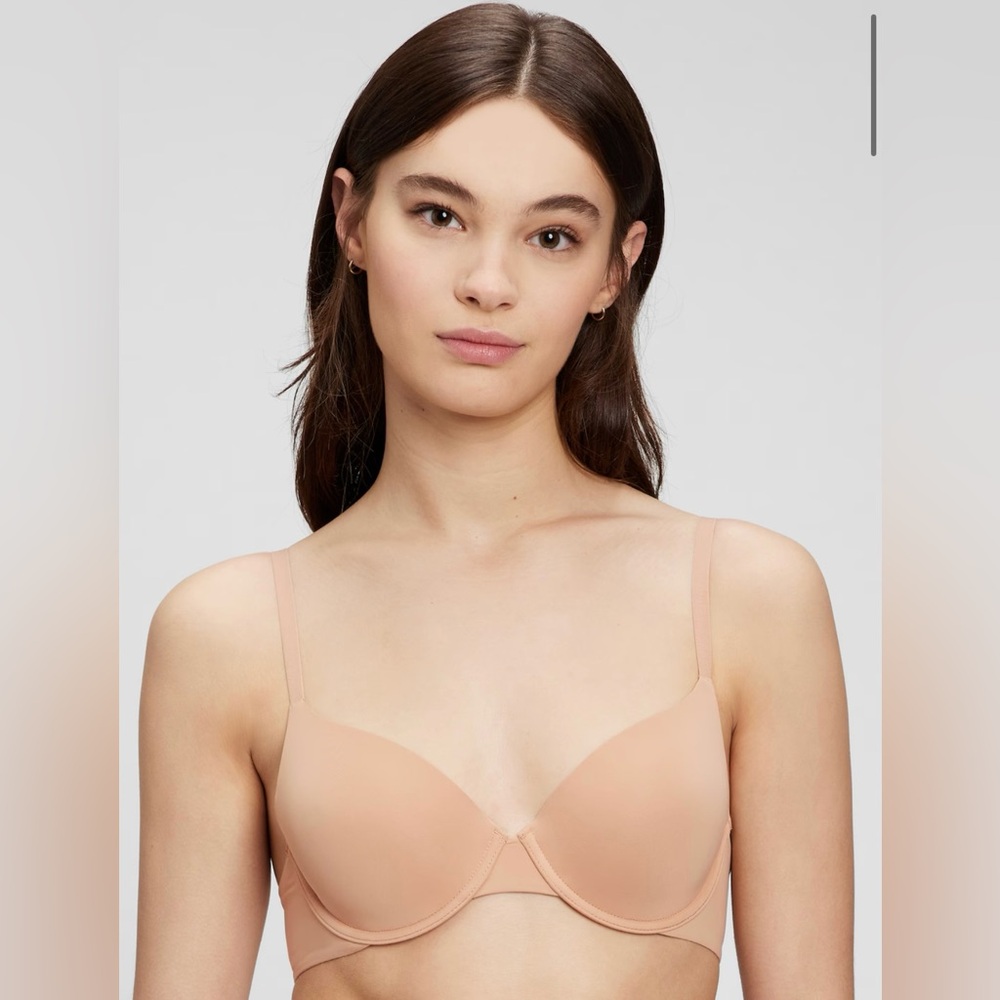 Gap Body Tan Seamless T-Shirt Bra with Adjustable Straps